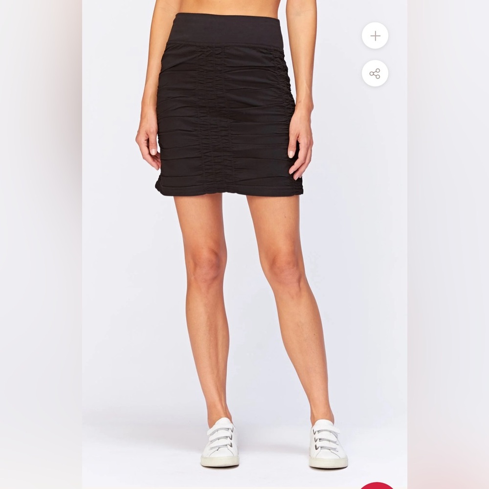 Core by Wearables The Trace Skirt Size L $20